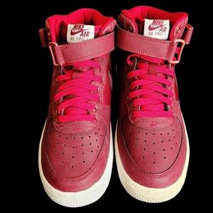 Nike Air Force 1 MID LV8